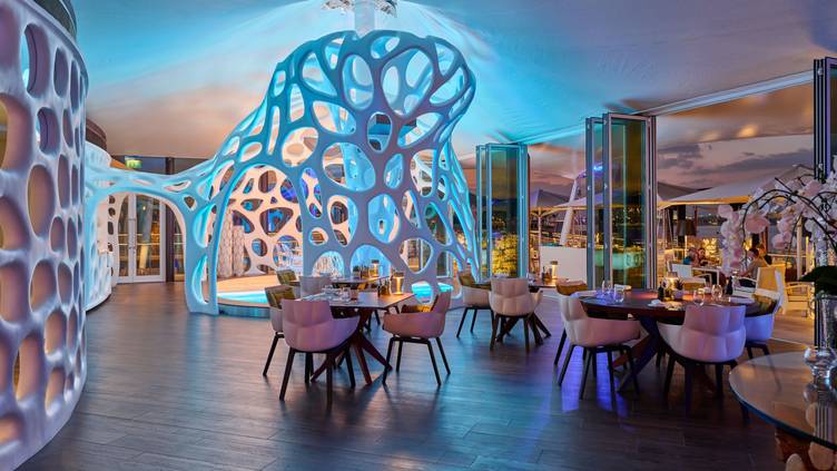 This ultra-chic venue by One&Only The Palm features a private dining room which resembles coral-like cocoon